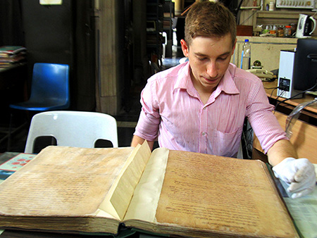 Andrew Otis at Victoria Memorial Hall reading Hyde's Notebooks in the original.